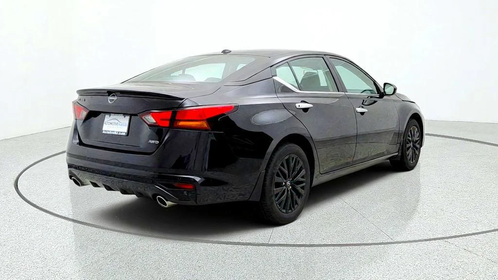 Used 2025 Super Black Nissan SV AWD w/ Special Edition Package image 5