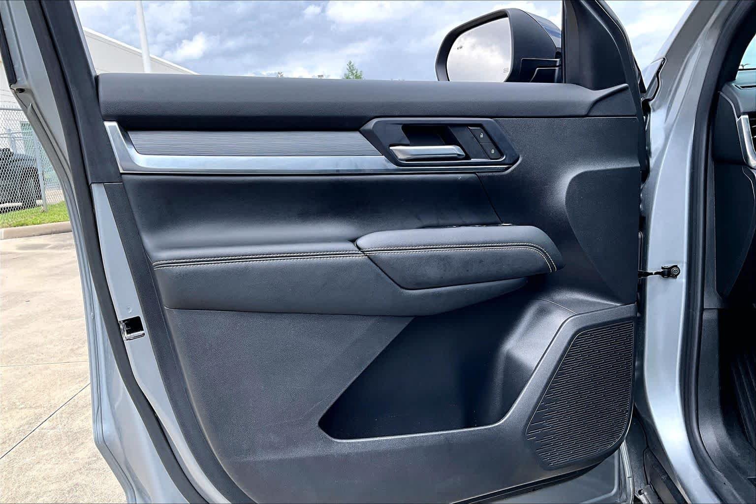 Used 2025 Sterling Metallic GMC FWD Elevation image 20