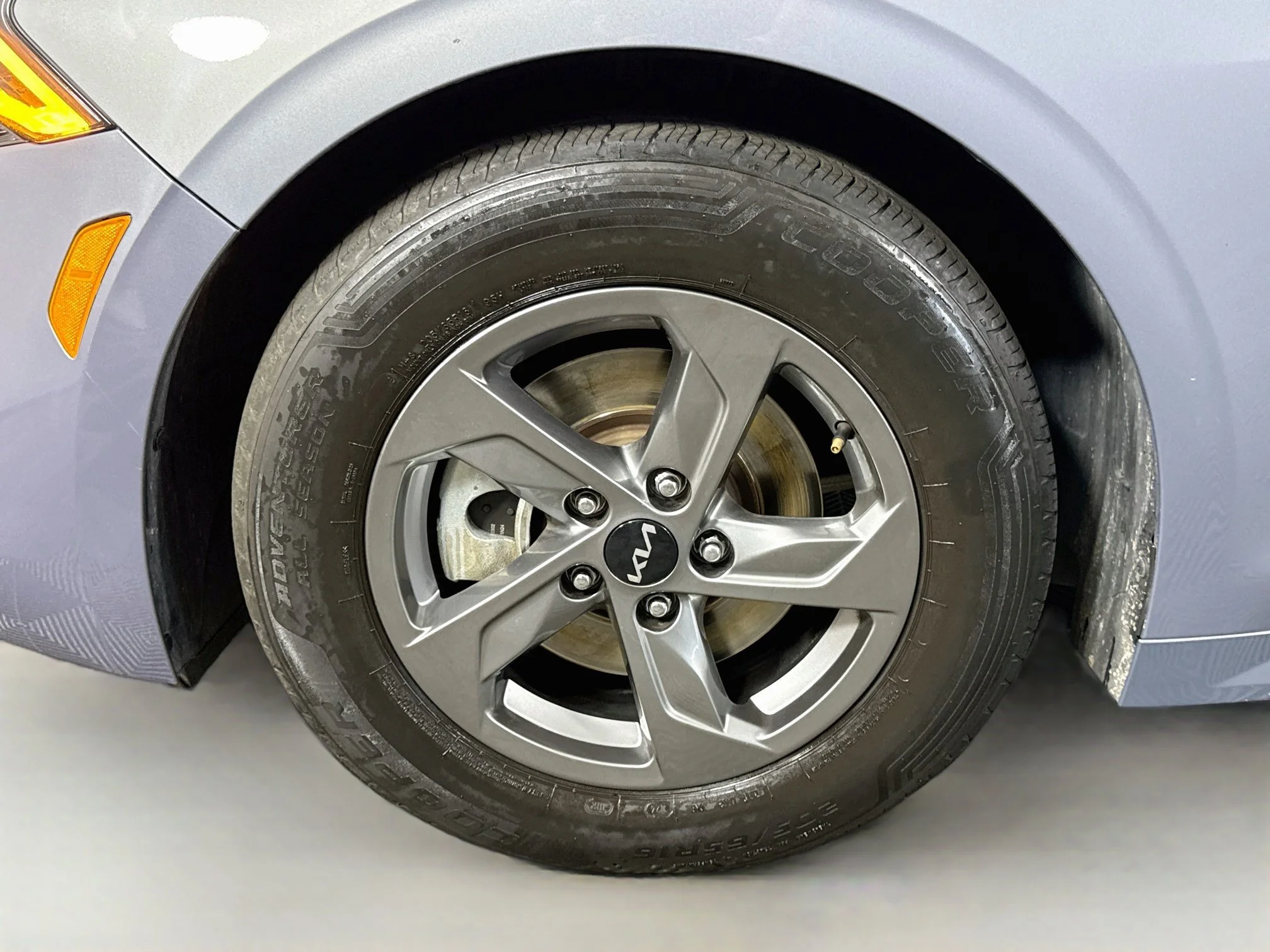 Used 2023 Everlasting Silver Kia LXS image 34