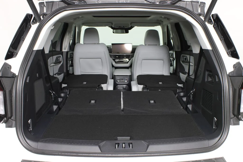 New 2026 White Ford Platinum image 9