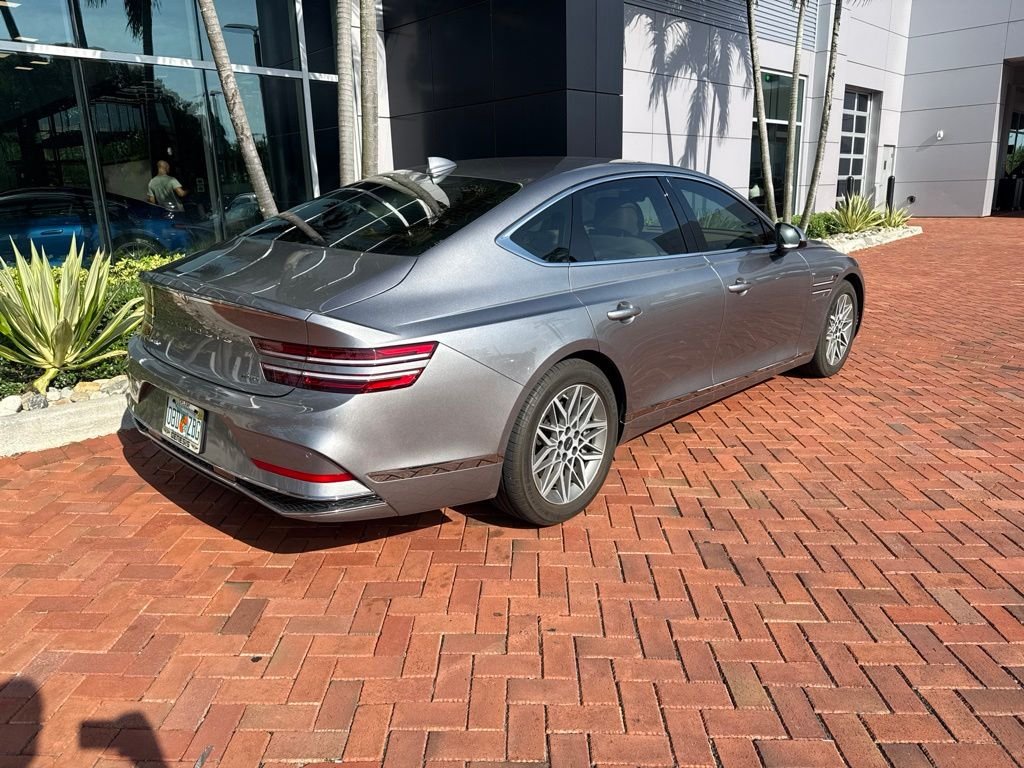 Used 2025 Silver Genesis 2.5T image 8
