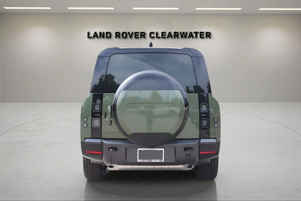 New 2026 Woolstone Green Land Rover X-Dynamic SE image 4