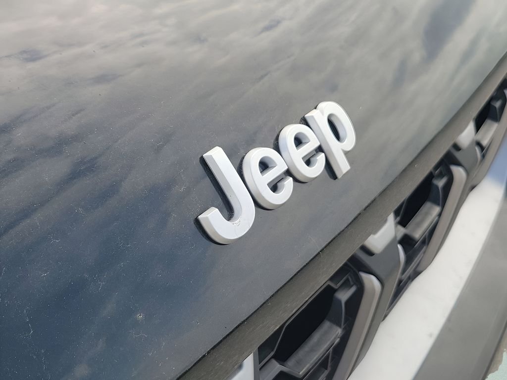 New 2026 Diamond Black Crystal Pearl-Coat Exterior Paint Jeep Limited image 40