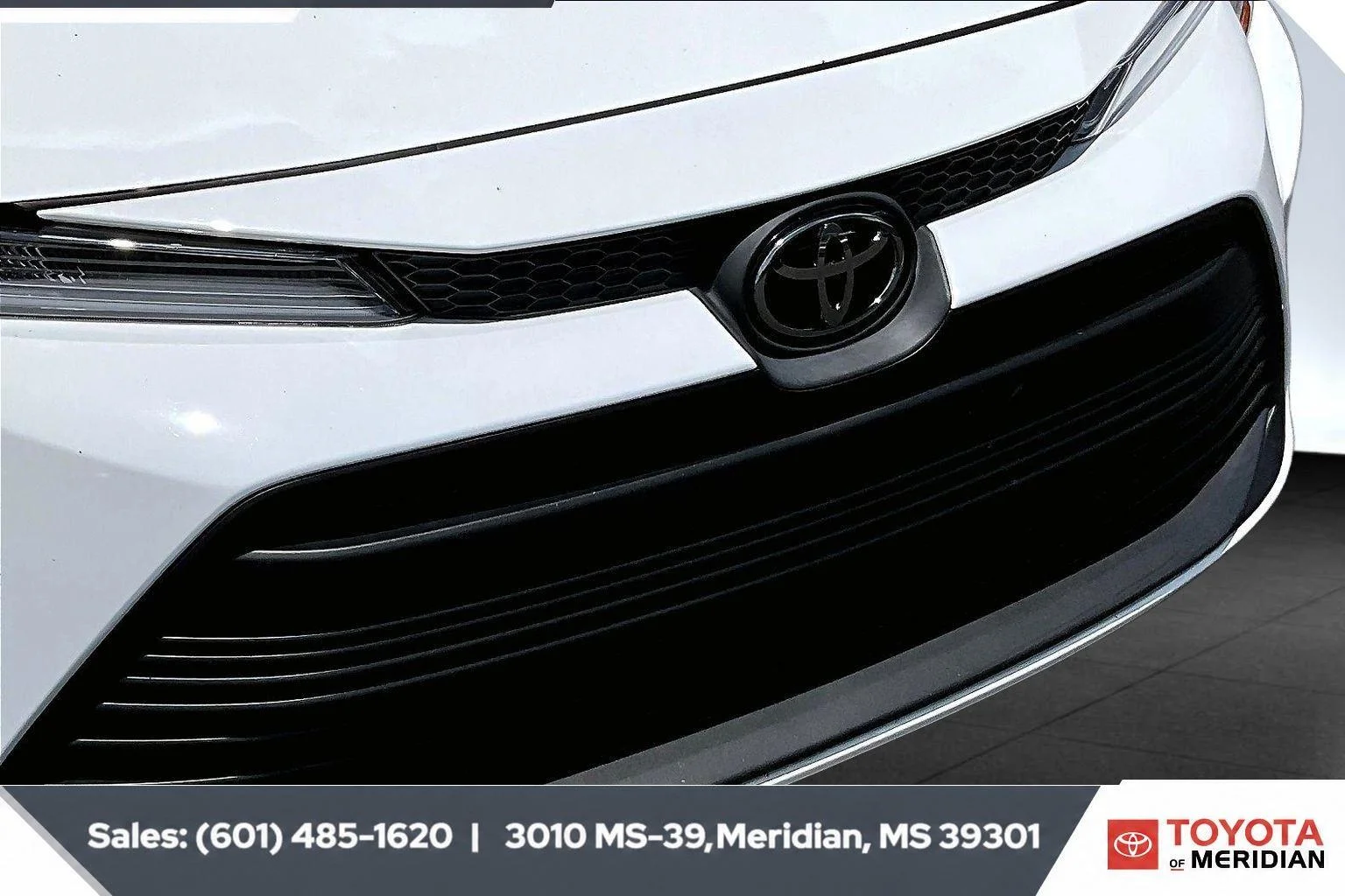 Used 2023 Ice Cap Toyota LE image 21