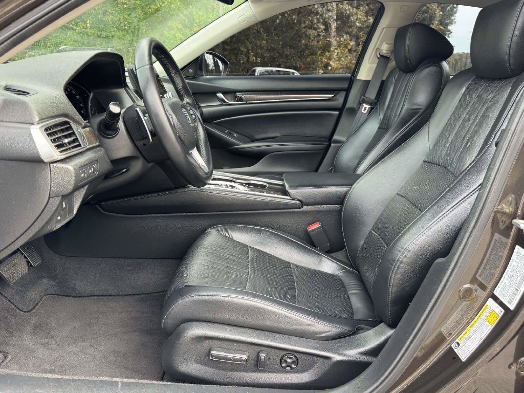 Used 2018 Black Honda Touring image 21