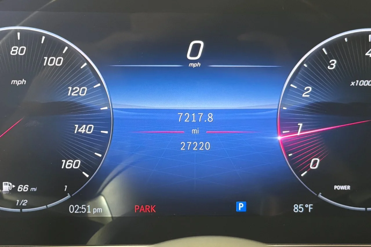 Used 2024 Polar White Mercedes-Benz GLC 300 image 24