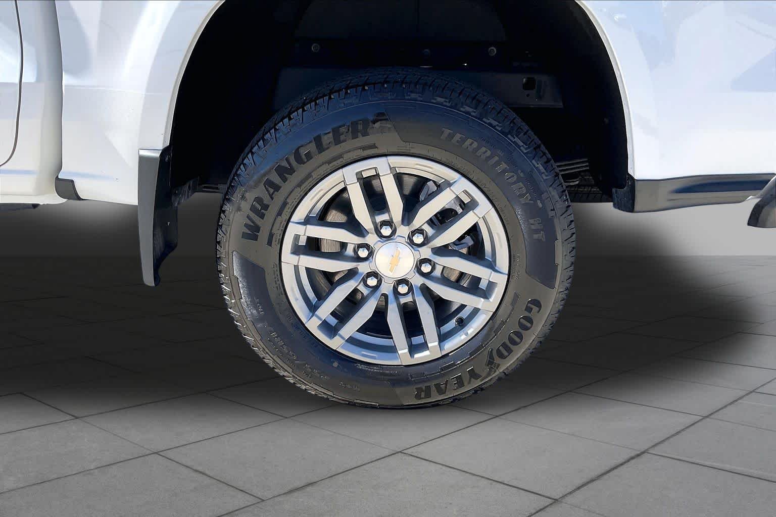 Used 2026 Summit White Chevrolet 2WD LT image 10