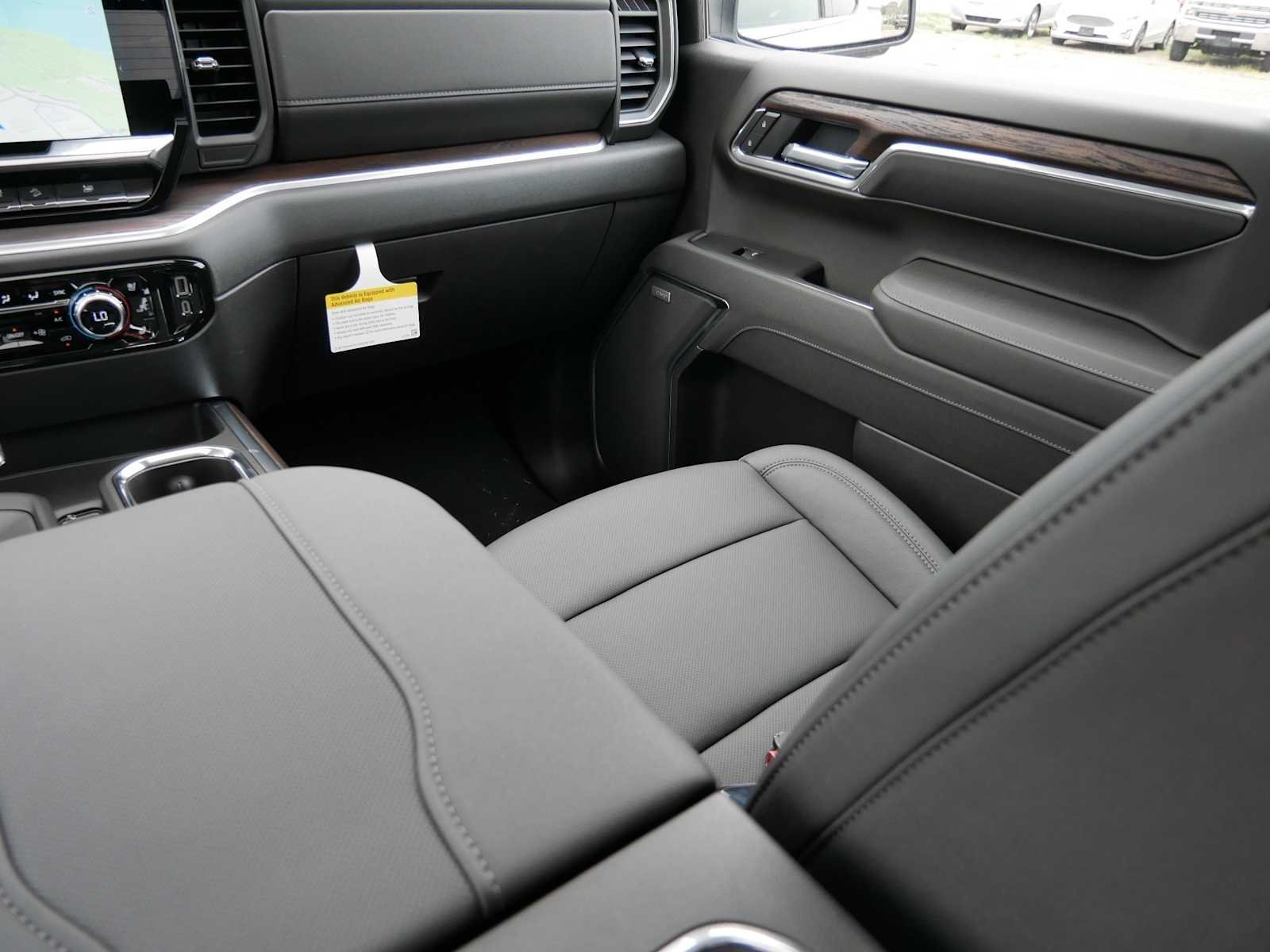 2026 GMC Sierra 1500 SLT - Photo 15