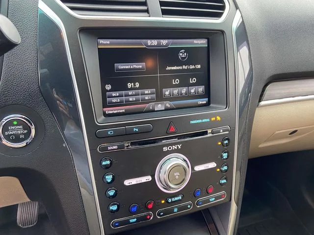 Used 2016 White Ford Limited image 22
