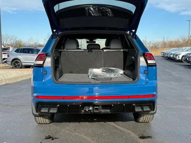 New 2026  Volkswagen 2.0T SEL R-Line Black image 3