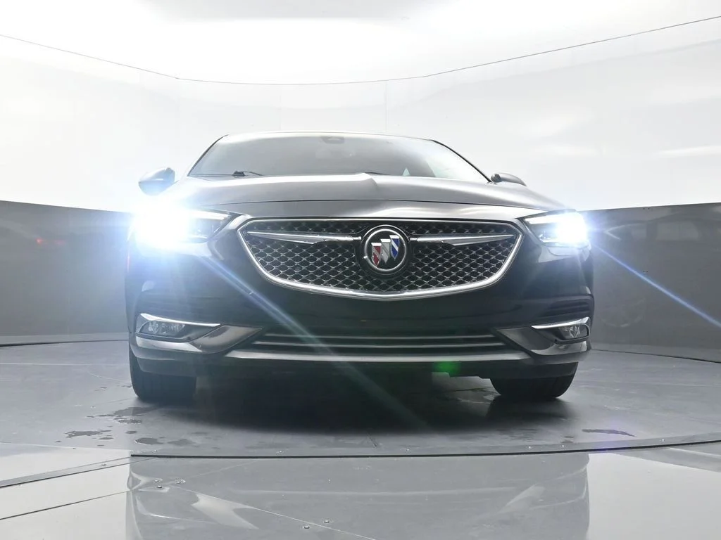 Used 2019 Black Buick Avenir image 24