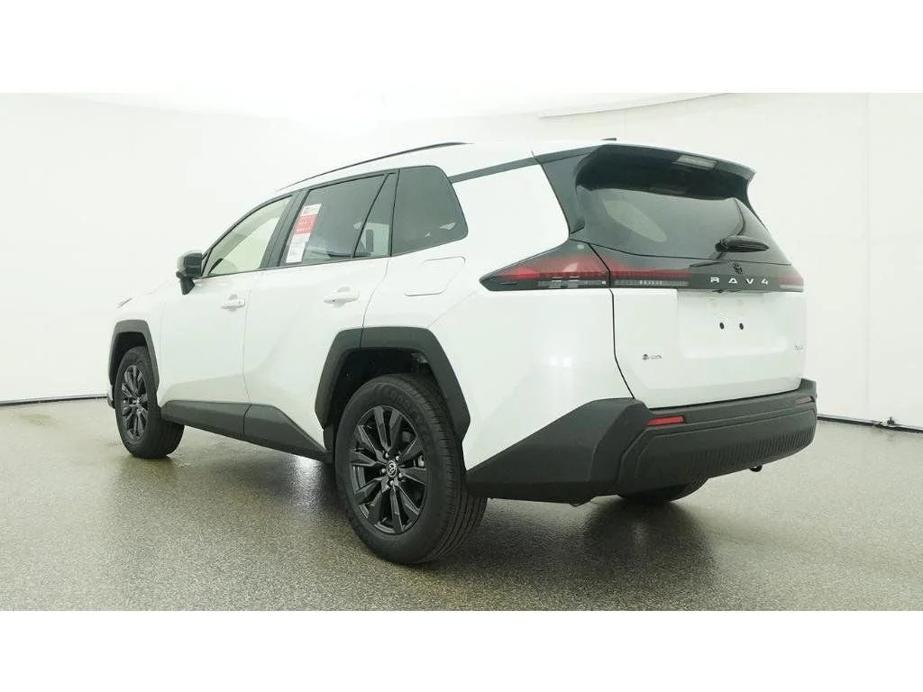 New 2026 Wind Chill Pearl Toyota XLE Premium image 28