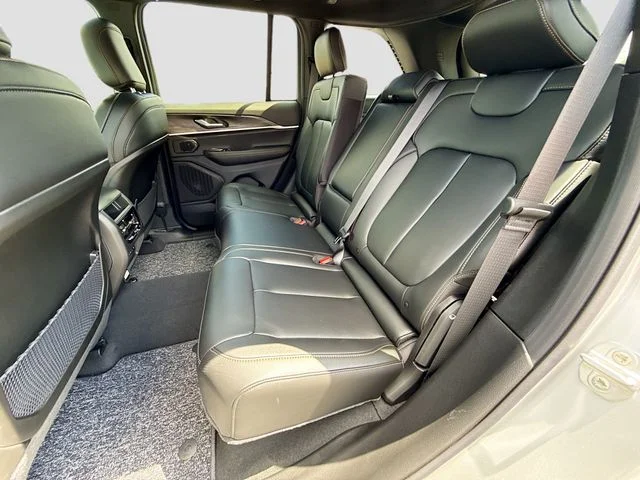 New 2026 Silver Zynith Exterior Paint Jeep  image 17