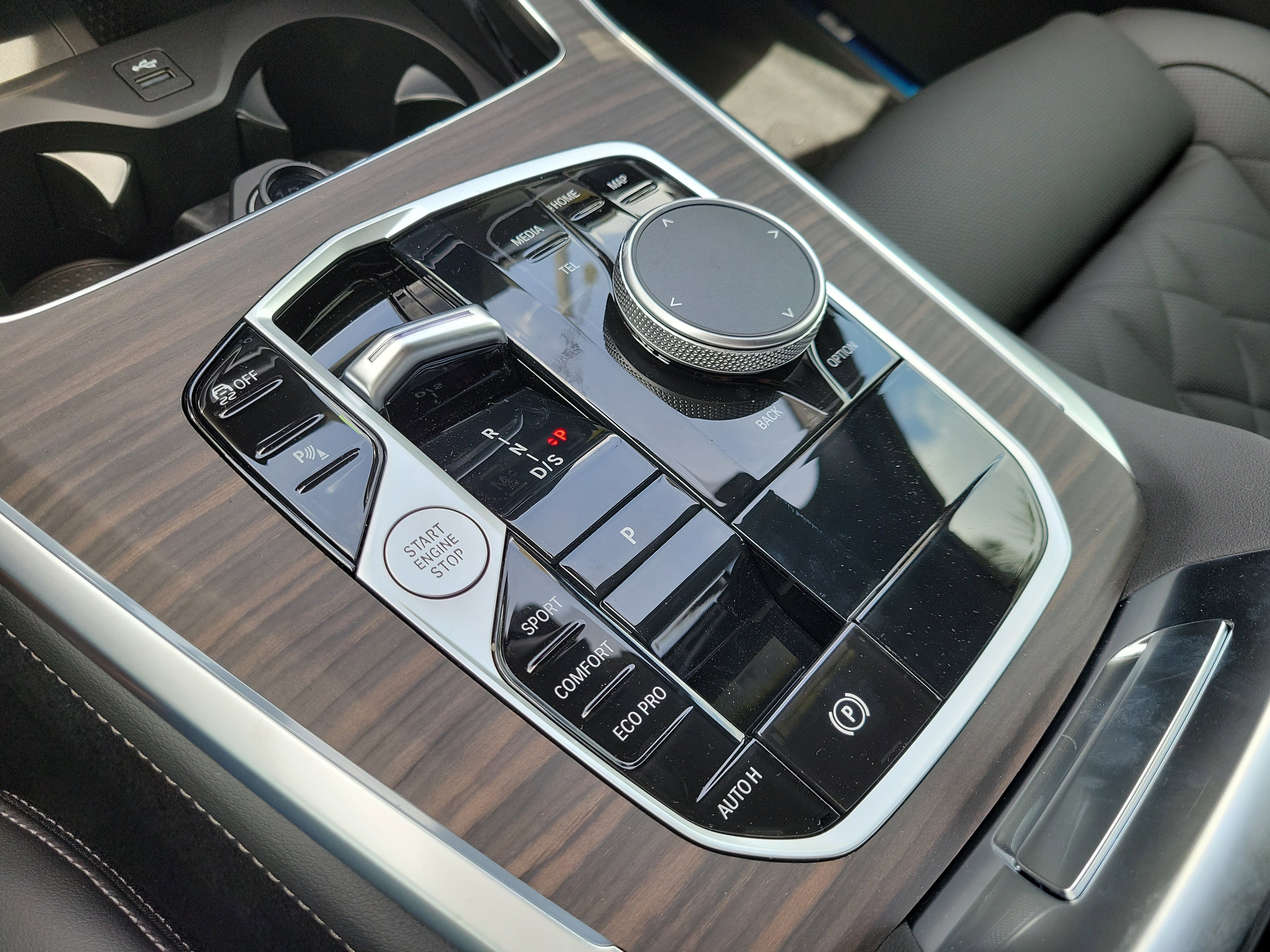 New 2026 Carbon Black Metallic BMW sDrive40i image 31