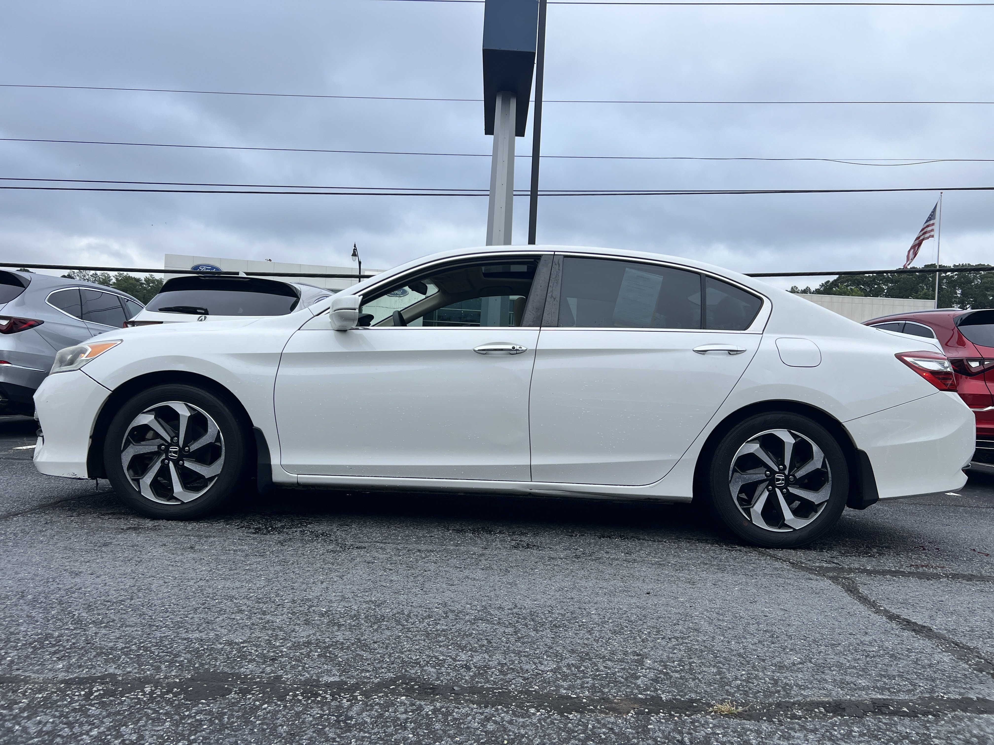 Used 2016 White Orchid Pearl Honda EX image 2