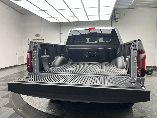 Used 2025 Silver Ford LARIAT image 31