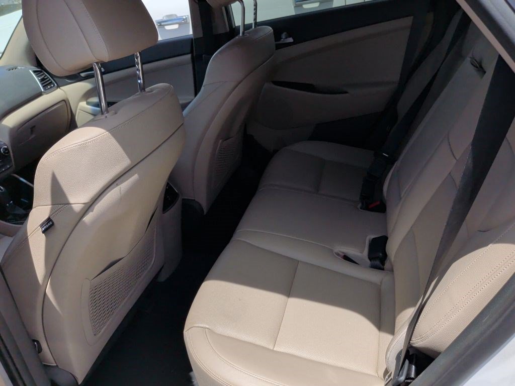 Used 2016 Winter White Hyundai Limited image 4