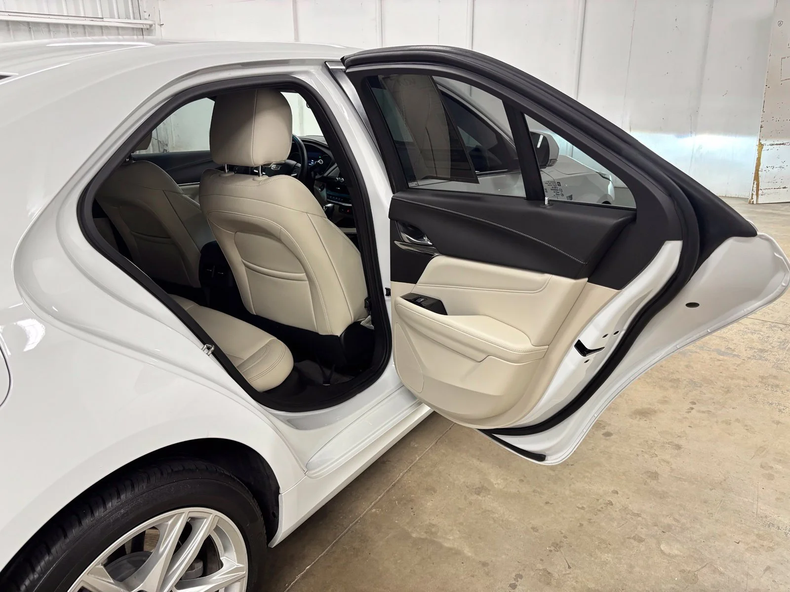 Used 2024 White Cadillac Luxury image 19