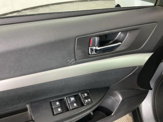 Used 2013 Silver Subaru 2.5i Premium image 12