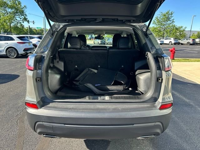 Used 2022 Gray Jeep Latitude Lux image 16