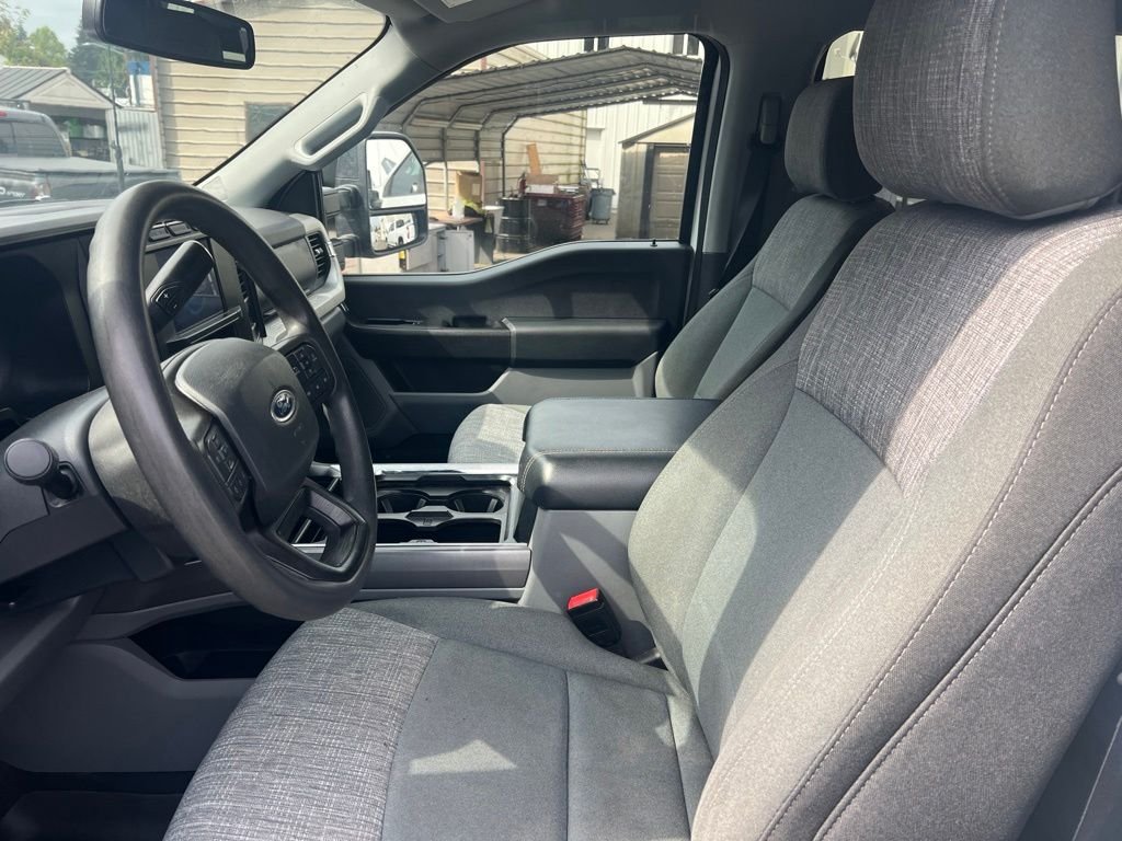 Used 2023  Ford  image 9