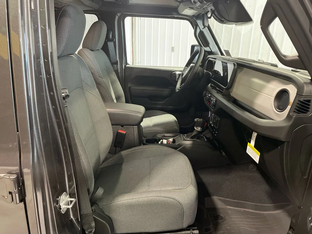 New 2026 Granite Crystal Metallic Clearcoat Jeep Sport S image 31