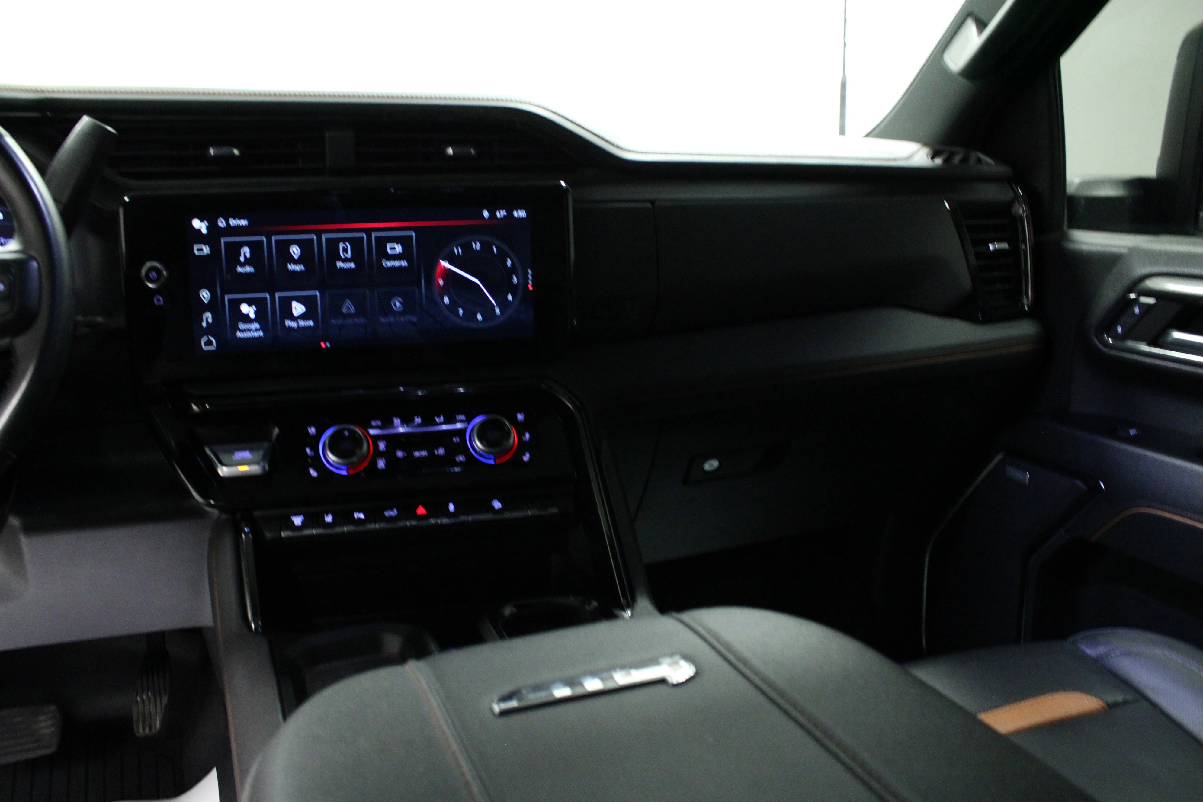 Used 2024 Sterling Metallic GMC AT4 image 19