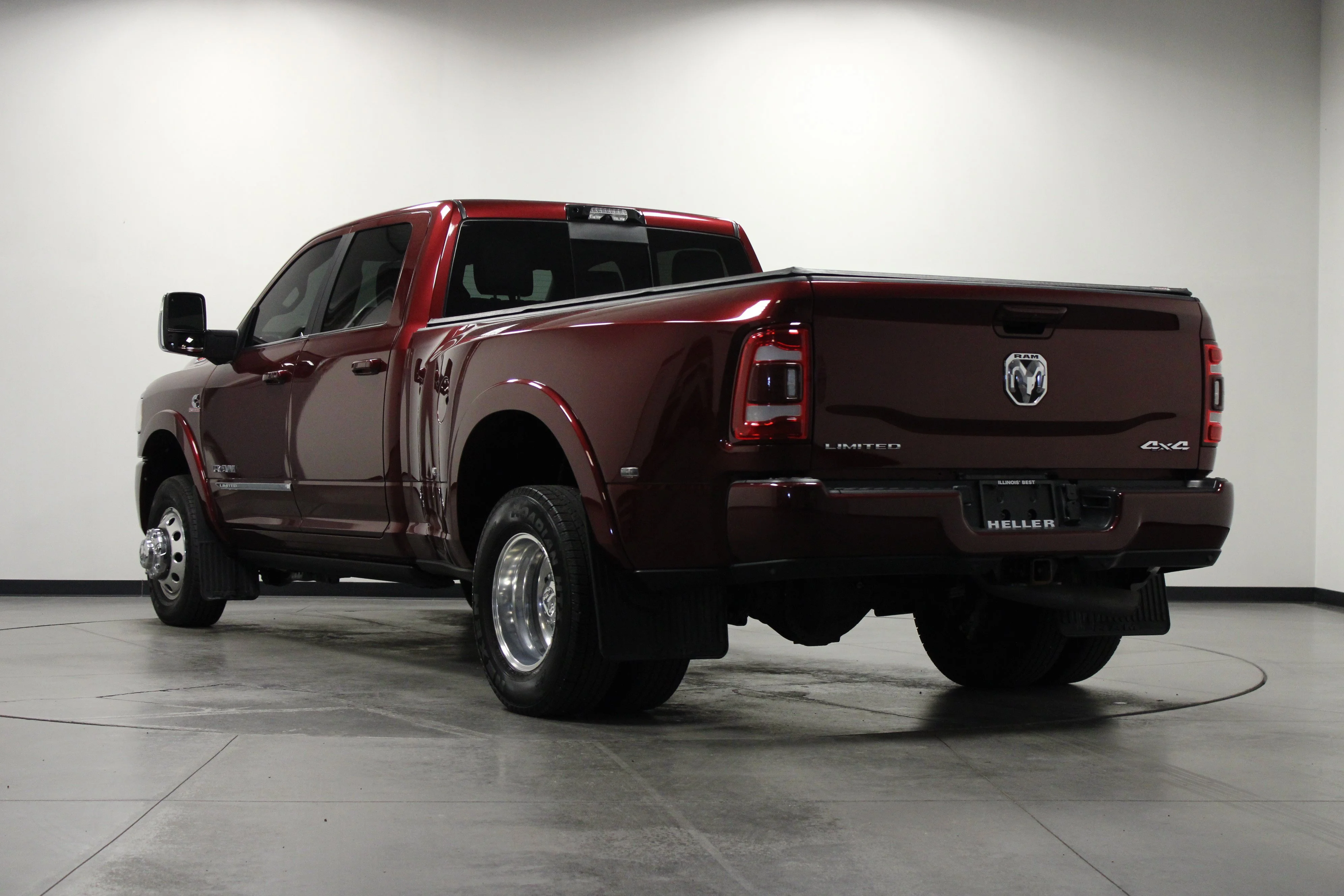 Used 2024 Delmonico Red Pearlcoat Ram Limited image 6