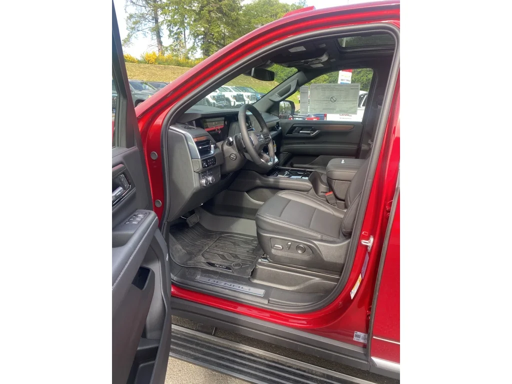 2025 GMC Yukon XL Denali - Photo 11