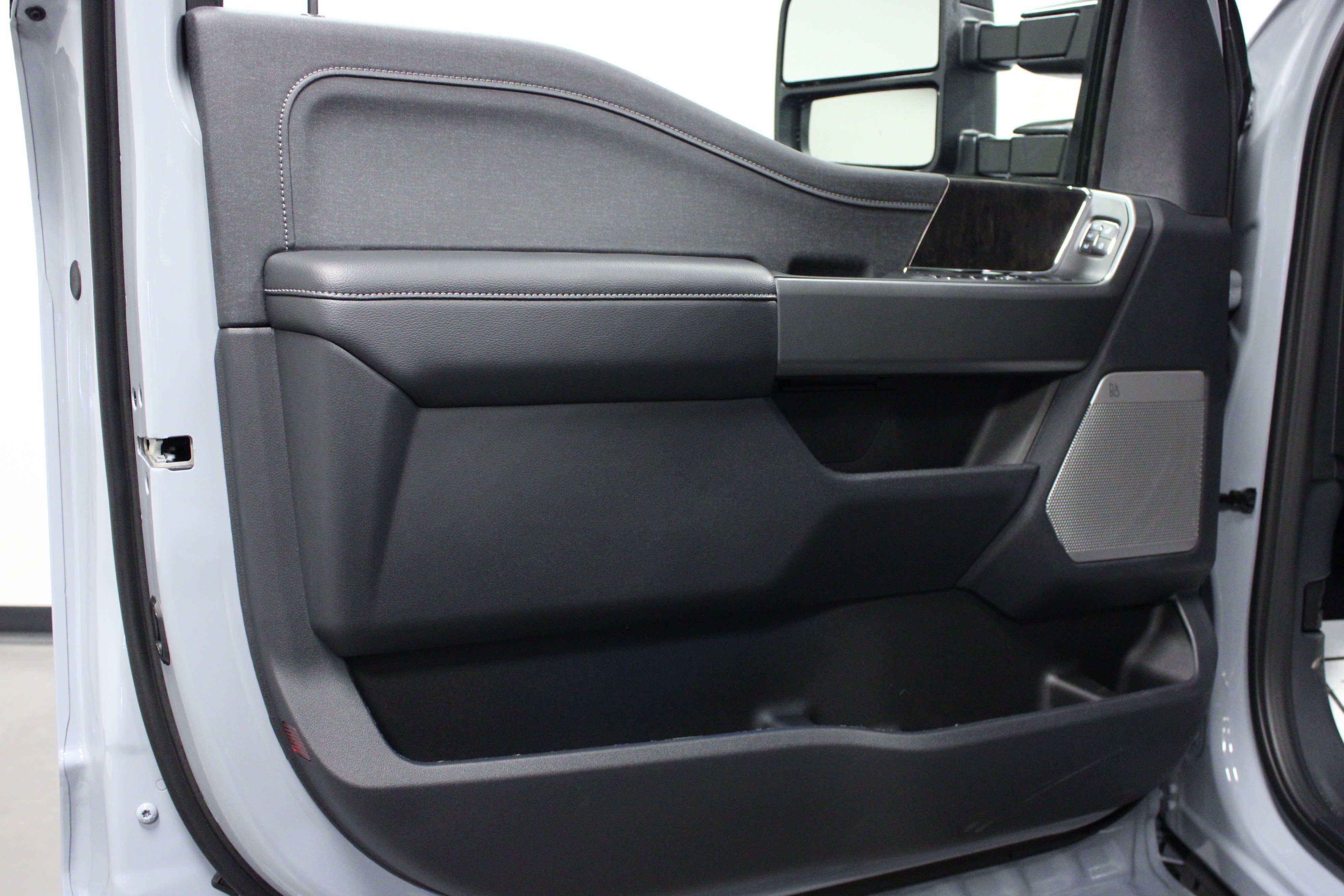 New 2026 Glacier Gray Metallic Tri-Coat Ford LARIAT image 11