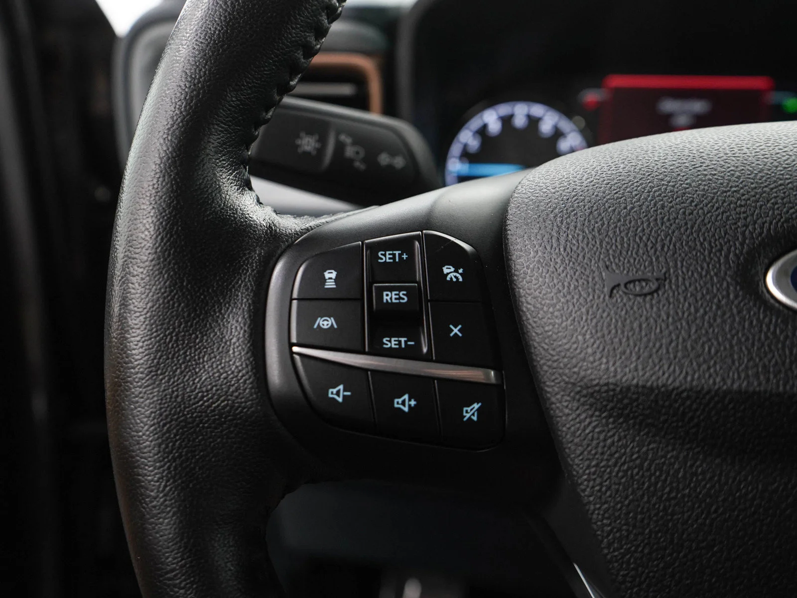 Used 2022 Gray Metallic Ford Lariat image 26