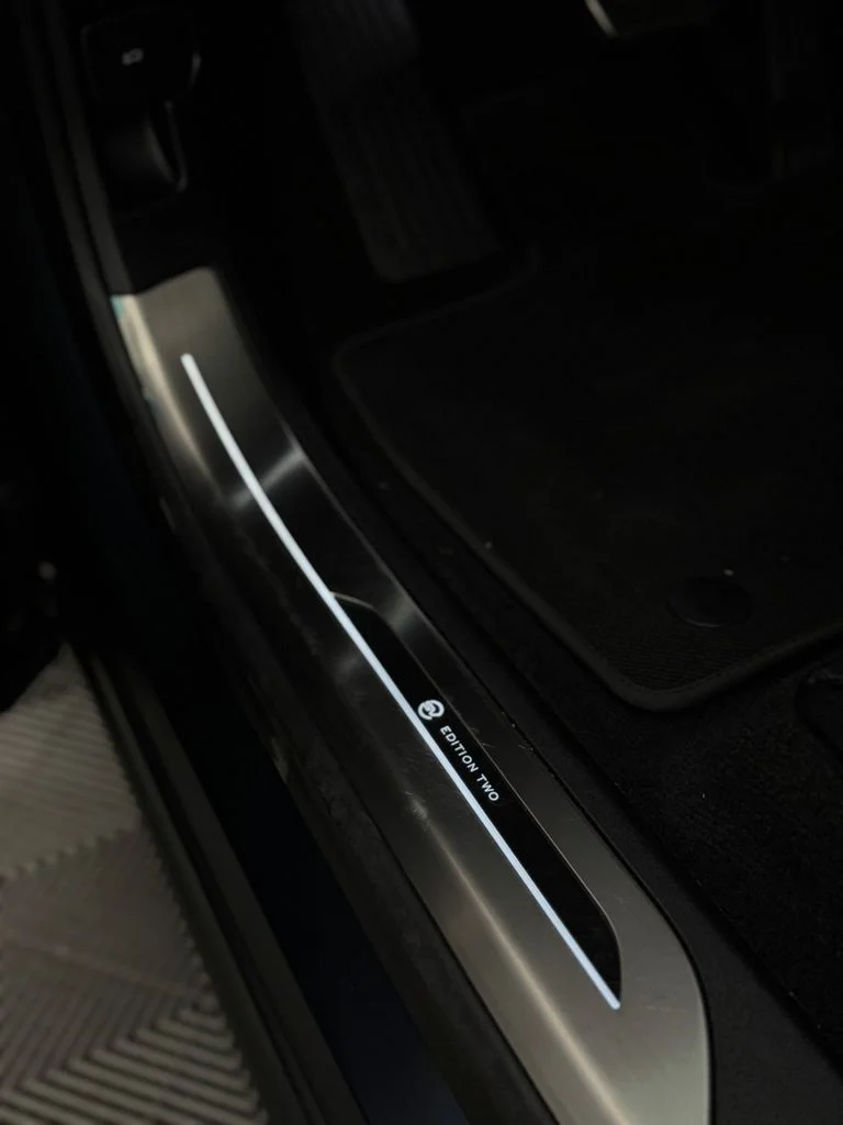 Used 2025 Velocity Blue SV Bespoke Ultra Metallic Satin Land Rover SV Edition Two image 31