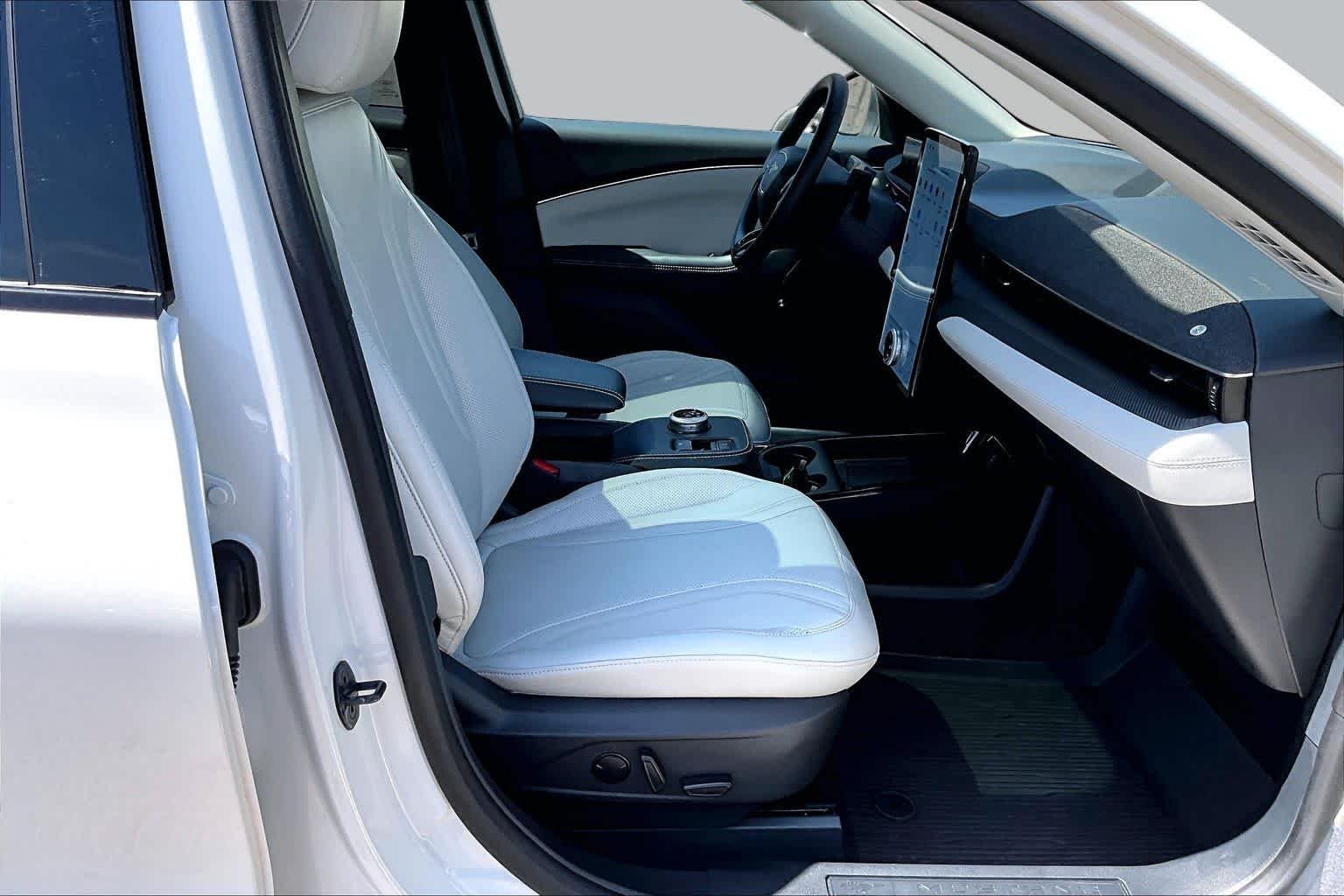 Used 2024 Star White Metallic Tri-Coat Ford Premium image 8