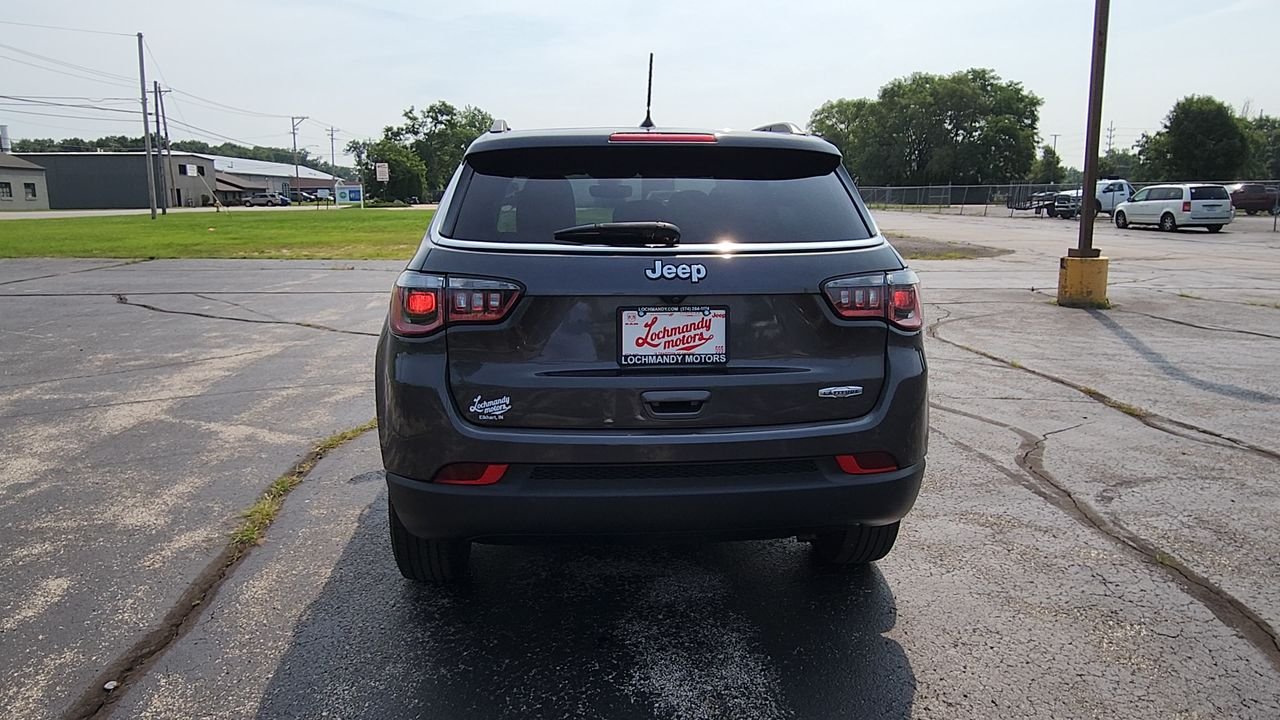 Used 2017 Gray Jeep Latitude image 7