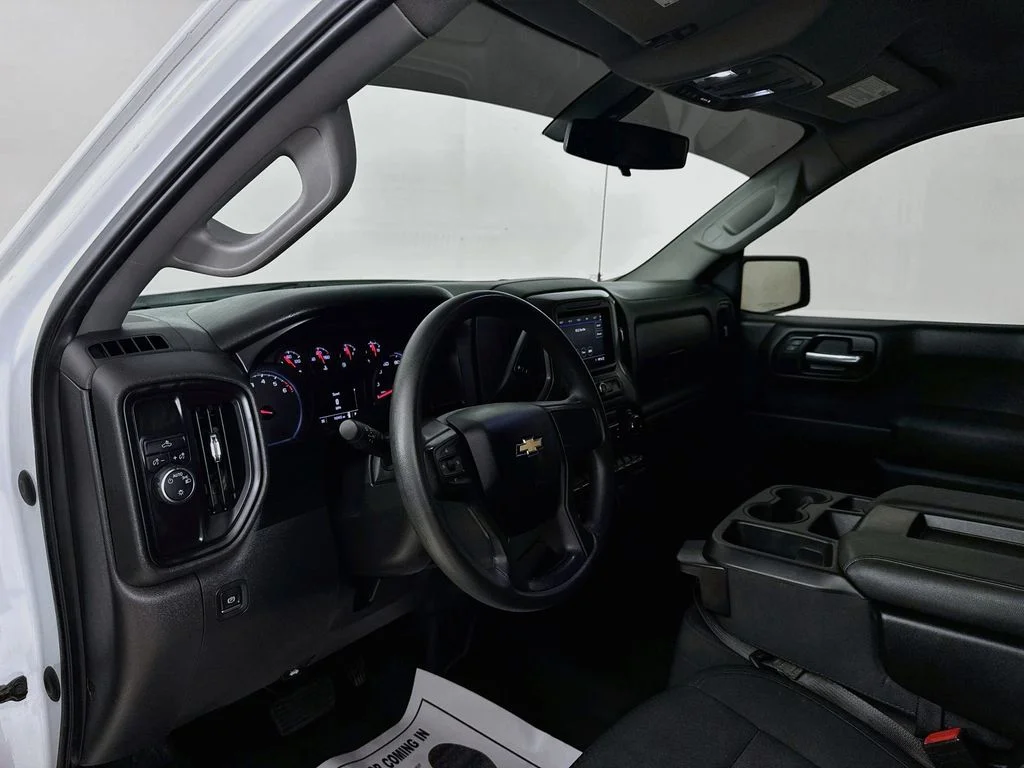 Used 2021 White Chevrolet Custom image 9