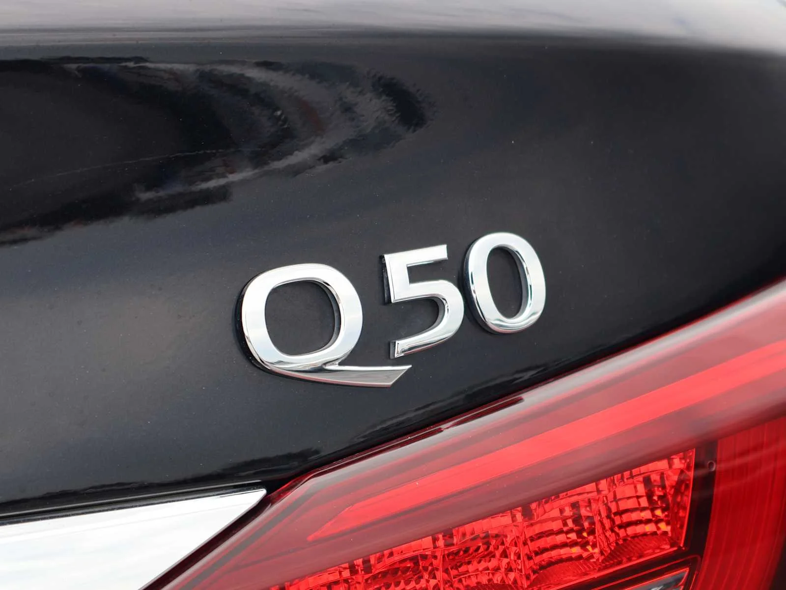 Certified Used 2023 Midnight Black INFINITI LUXE image 12