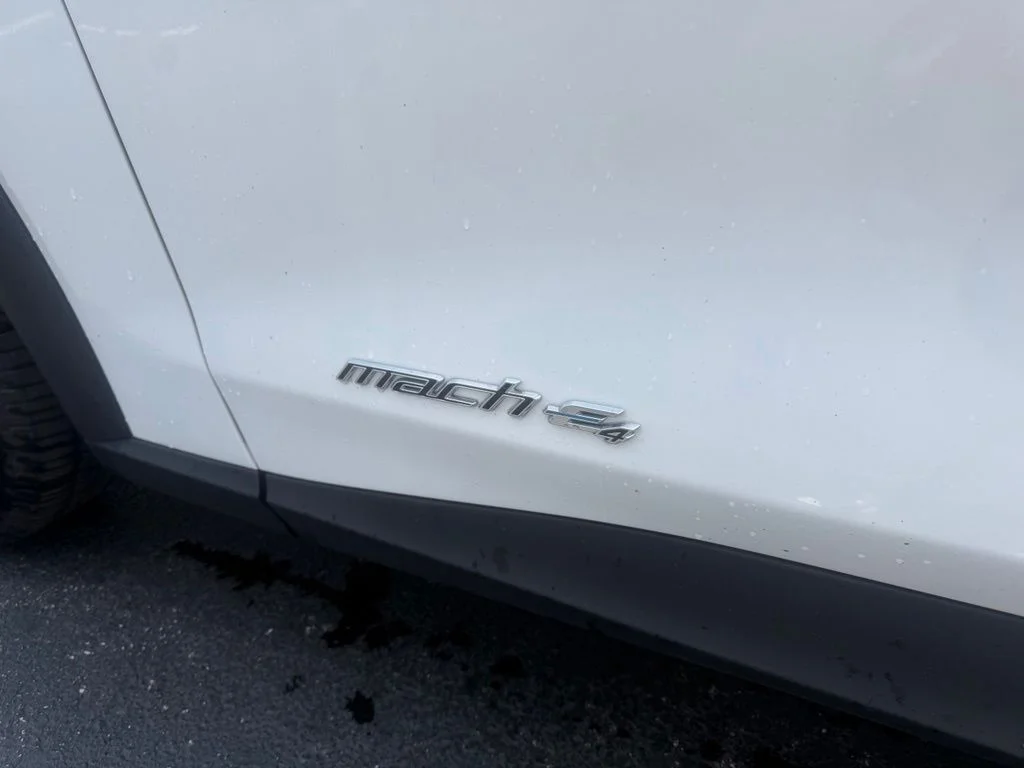 Used 2022 White Metallic Ford Select image 15