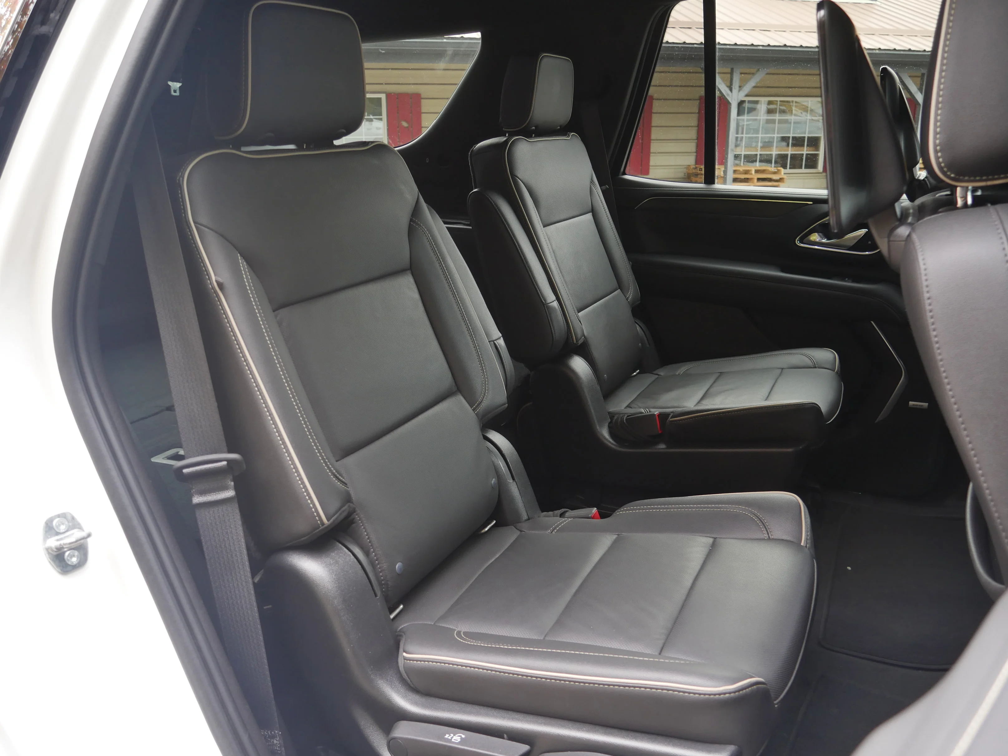 Used 2021 White Frost Tricoat GMC SLT image 34