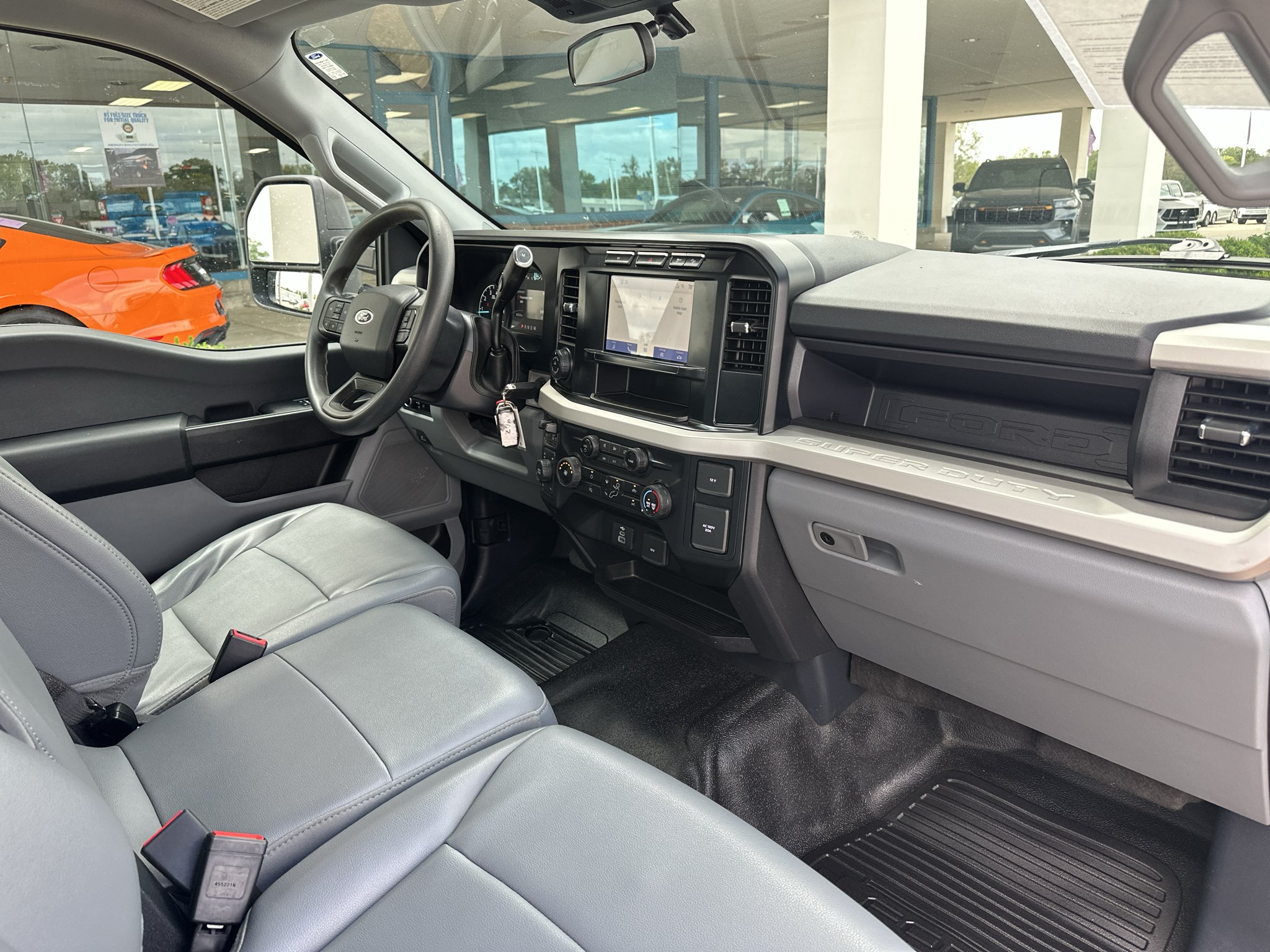 Used 2023 Oxford White Ford XL image 5