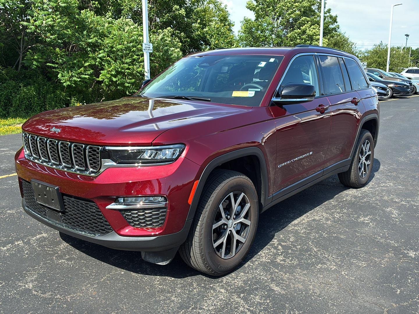 Used 2023  Jeep  image 12