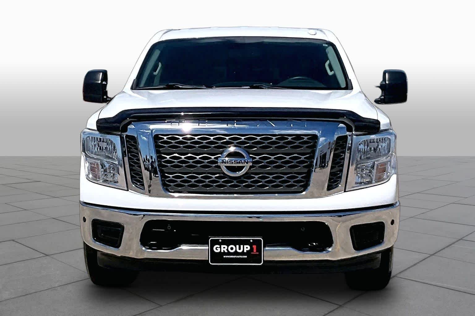 Used 2018 Glacier White Nissan SV image 4