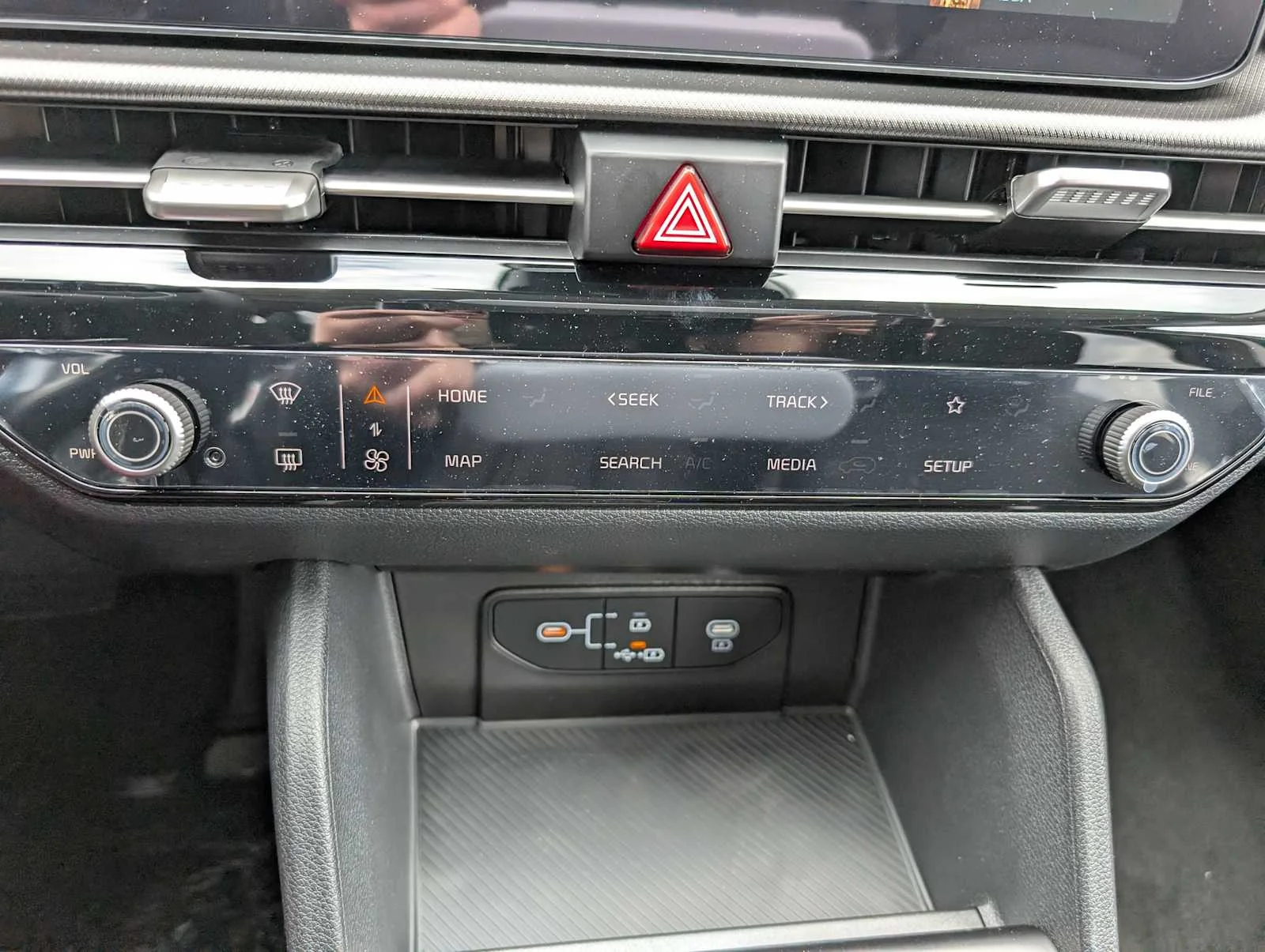 New 2026 Glacial White Pearl Kia LX image 26