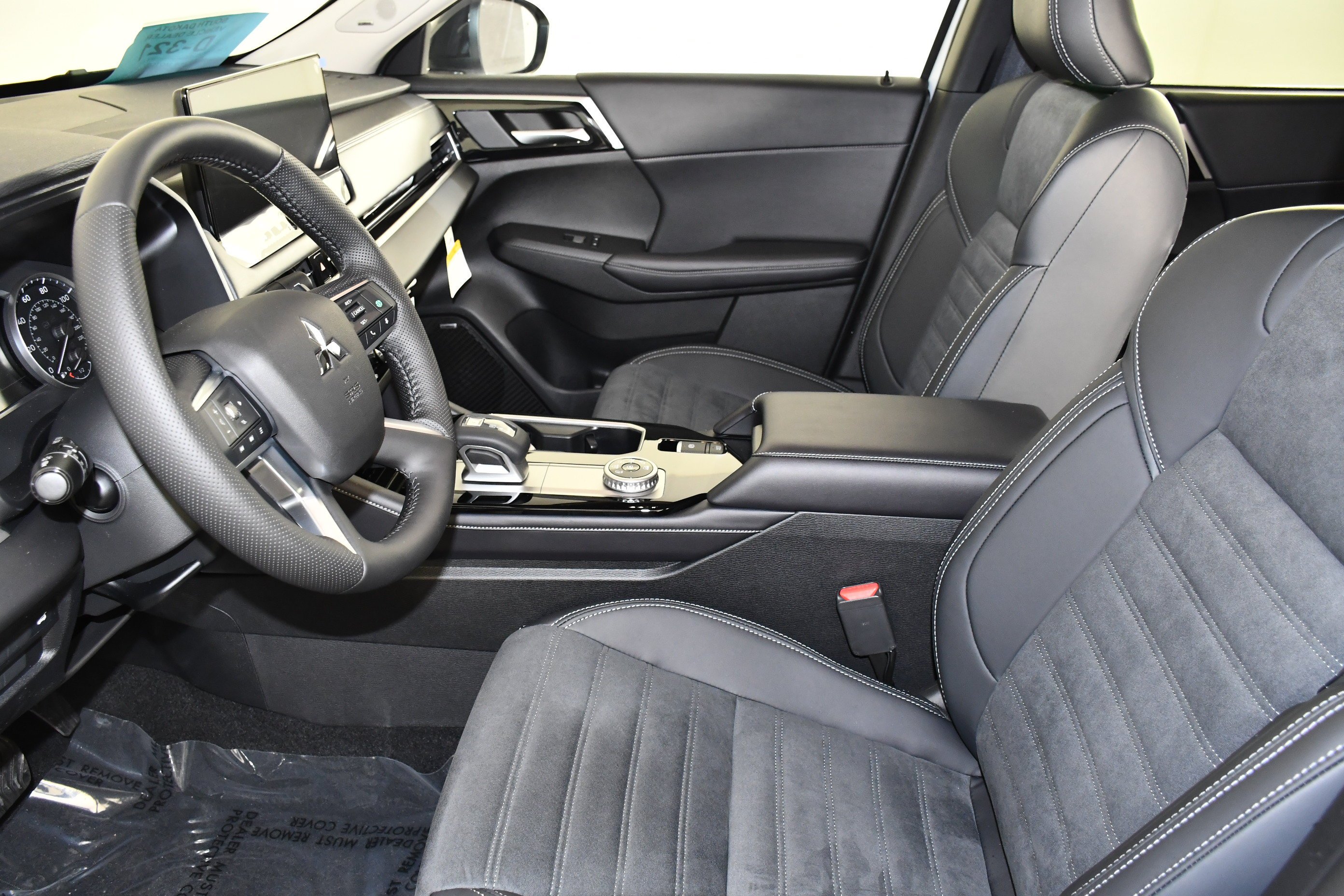New 2026 White Diamond/Black Roof Mitsubishi Trail Edition image 14