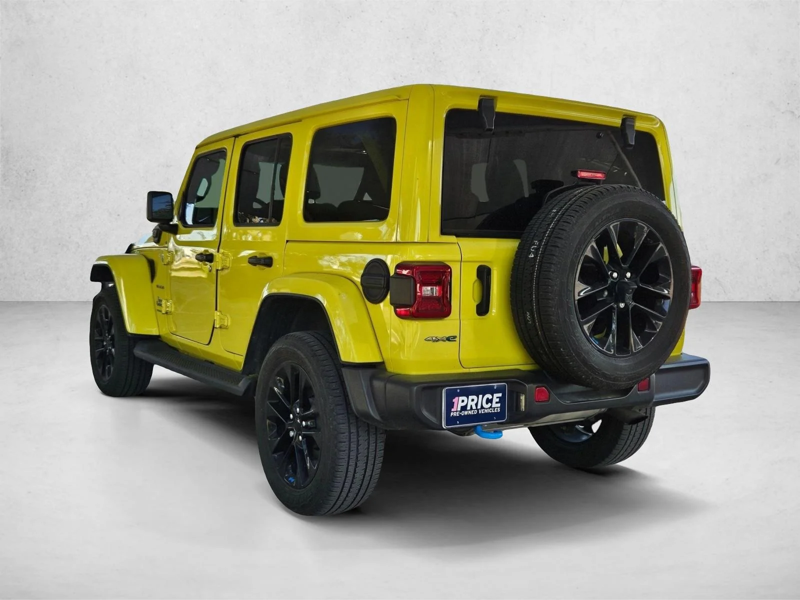 Used 2023 High Velocity Clearcoat Jeep Sahara image 7