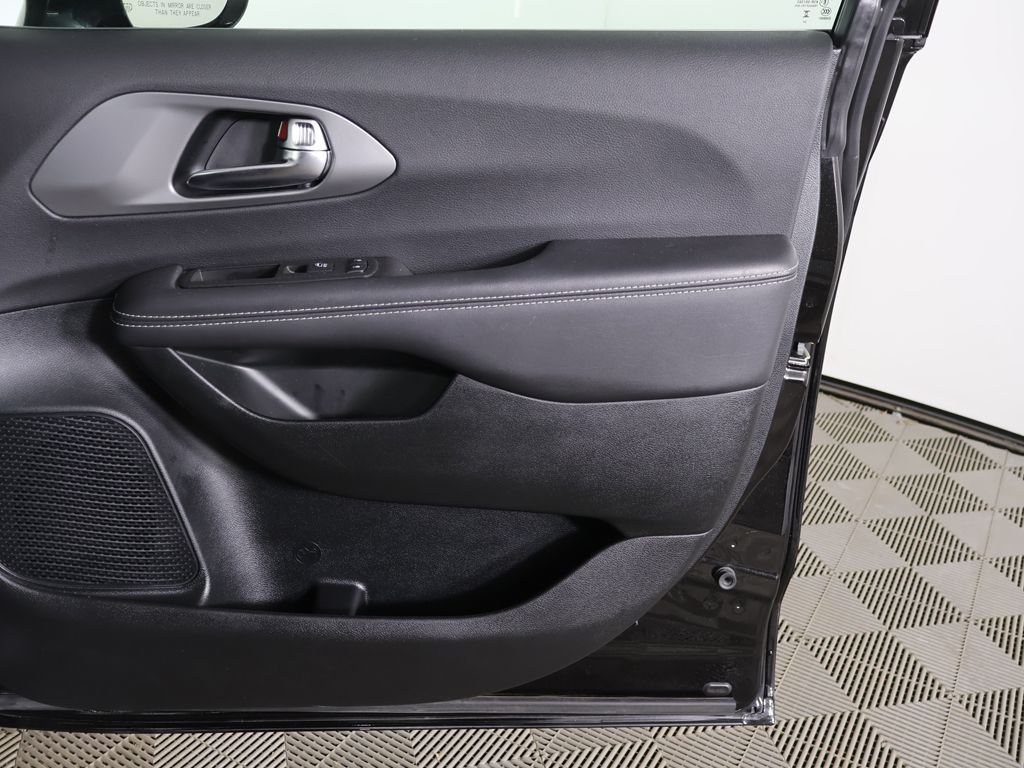 2025 Chrysler Pacifica Select - Photo 21