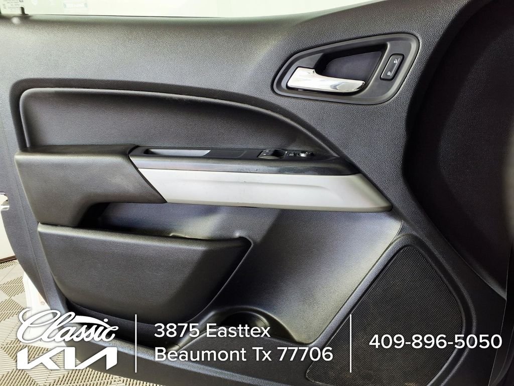 Used 2021 White Chevrolet LT image 9