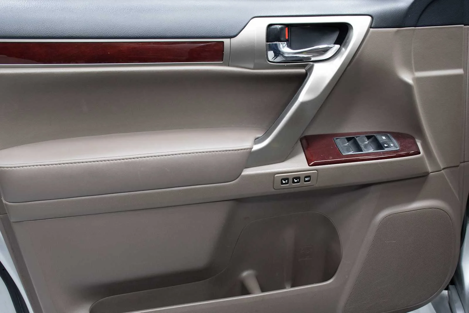 Used 2018 Silver Lining Metallic Lexus Premium image 15