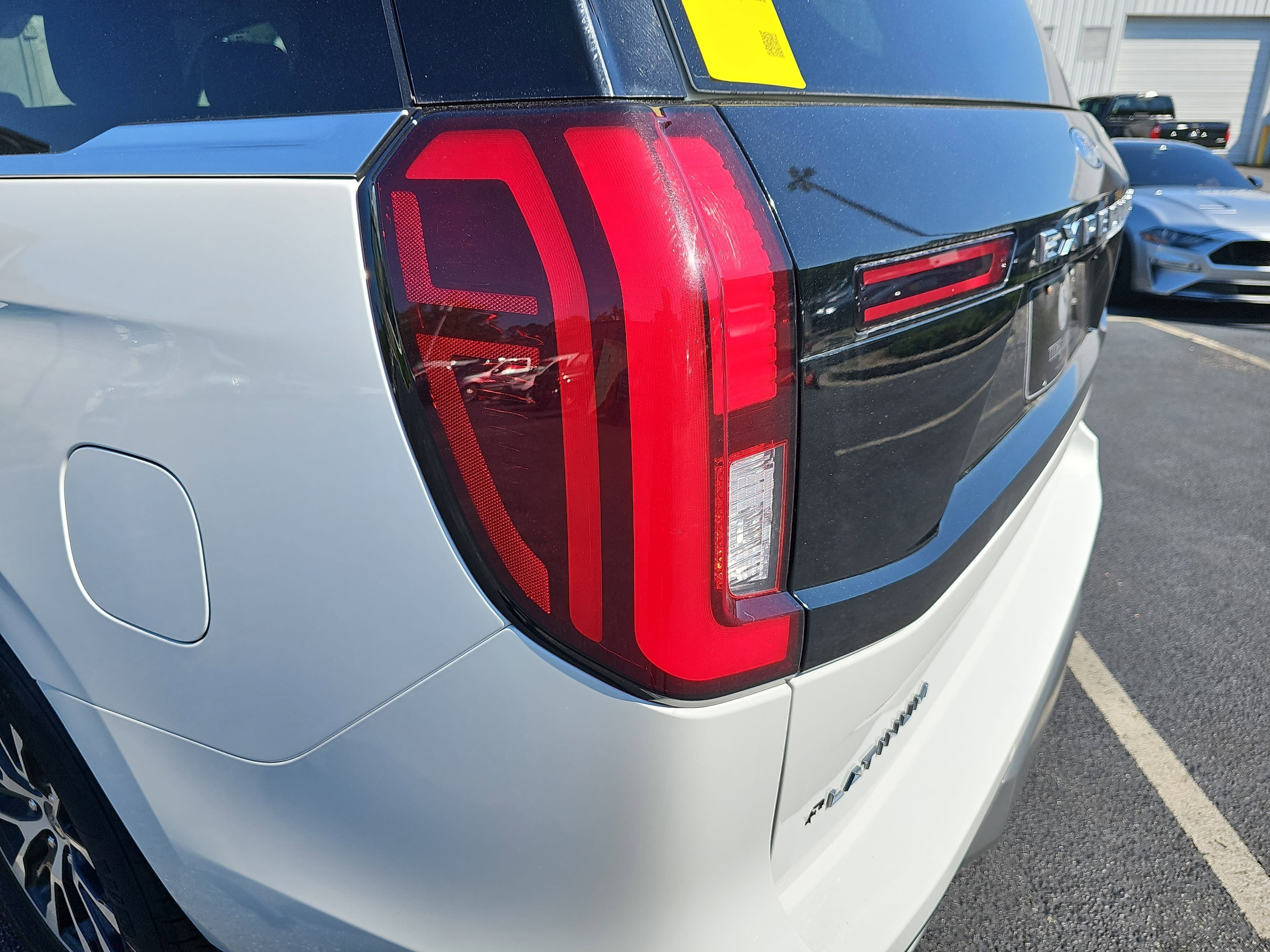 Certified Used 2025 Oxford White Ford Platinum image 30