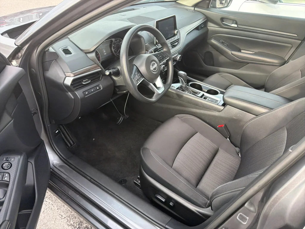 Used 2024 Gun Metallic Nissan 2.5 SV image 5