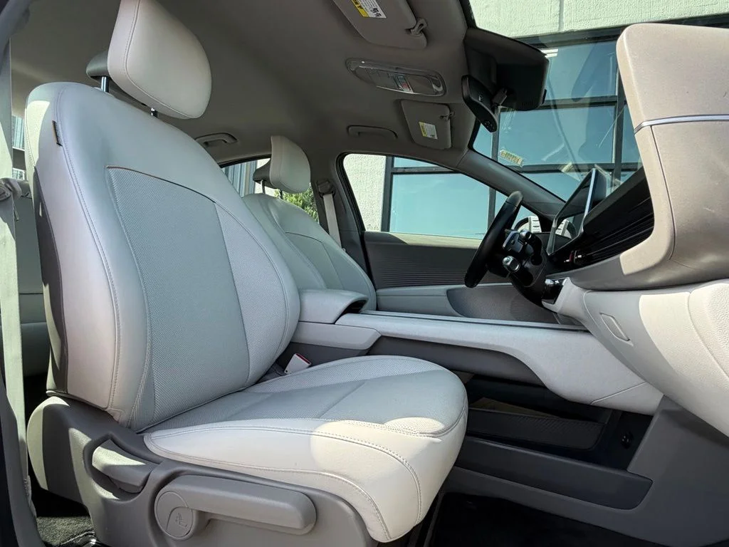 Used 2024 Silver Hyundai SEL image 21